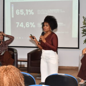 Dra. Eveline Santos ministra formação de profissionais do Direito para o atendimento a vítimas de violência doméstica sob uma perspectiva interseccional